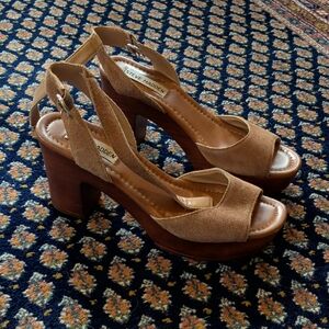Steve Madden Tan Suede Platform Sandals